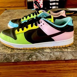 Nike Dunks Low Mens  size 10.5